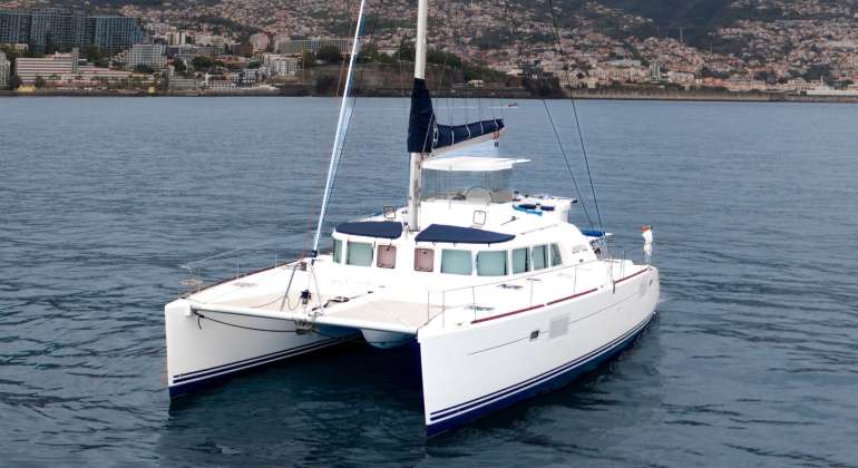 Sailing Catamaran Lagoon 440